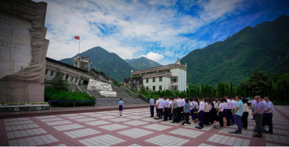 尊龙凯时集团党委组织开展主题教育念书班现场教学暨 集团总部“七&#183;一”主题党日运动 - 尊龙凯时