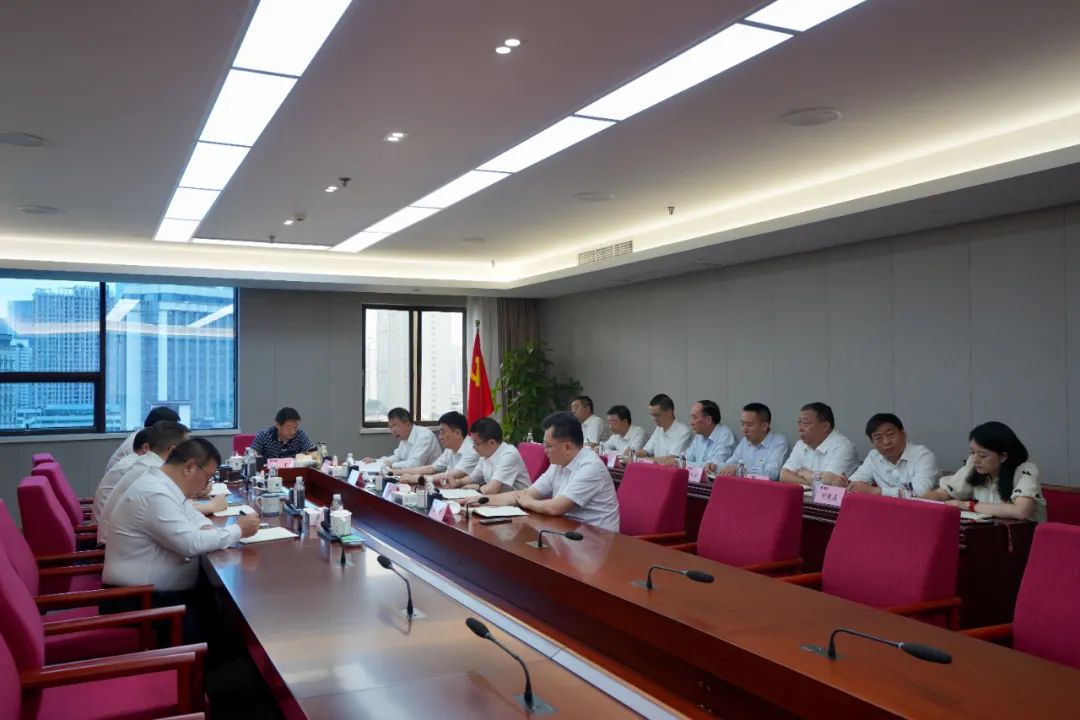 尊龙凯时集团召开转达学习习近平总书记来川视察主要指示精神党委理论学习中心组（扩大）聚会 - 尊龙凯时
