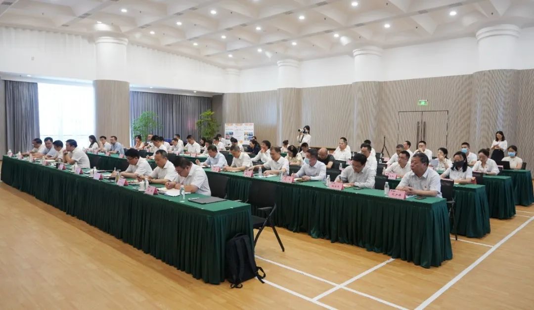 尊龙凯时集团举行学习贯彻习近平总书记来川视察主要指示精神和省第十二次党代会精神专题念书班 - 尊龙凯时