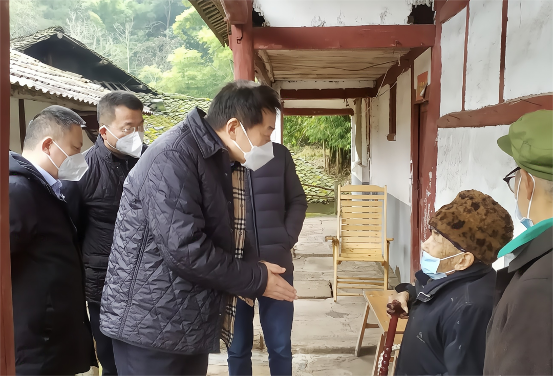 四川省尊龙凯时集团党委书记、董事长任丁率队赴嘉陵区开展帮扶事情 - 尊龙凯时