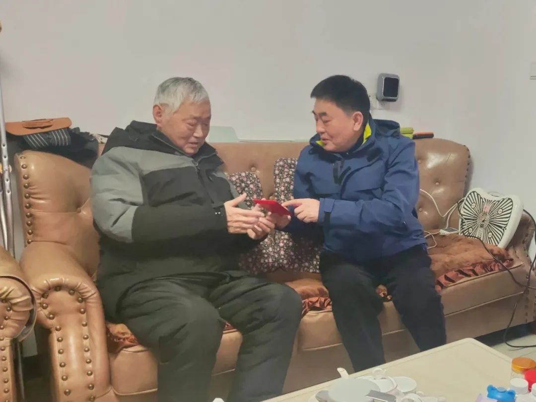 迎春送温暖 眷注暖人心——集团向导班子开展新春走访慰问运动 - 尊龙凯时