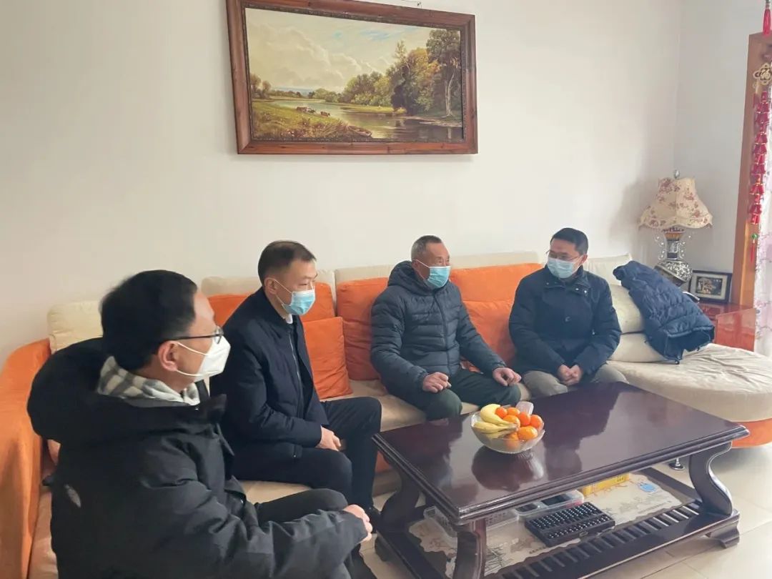 迎春送温暖 眷注暖人心——集团向导班子开展新春走访慰问运动 - 尊龙凯时
