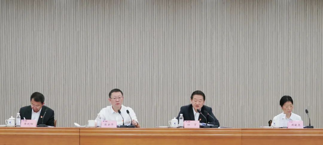 省尊龙凯时集团学习贯彻习近平新时代中国特色社会主义头脑主题教育事情聚会召开 - 尊龙凯时