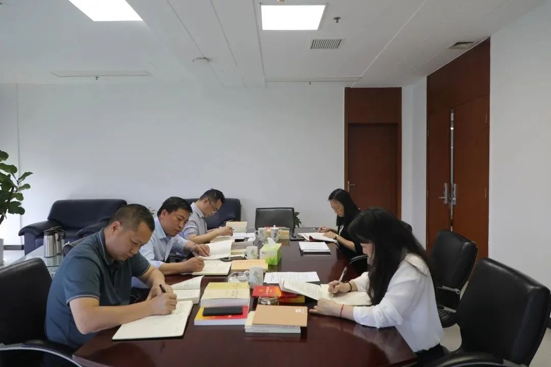 省尊龙凯时集团党委学习贯彻习近平新时代中国特色社会主义头脑主题教育念书班开班 - 尊龙凯时