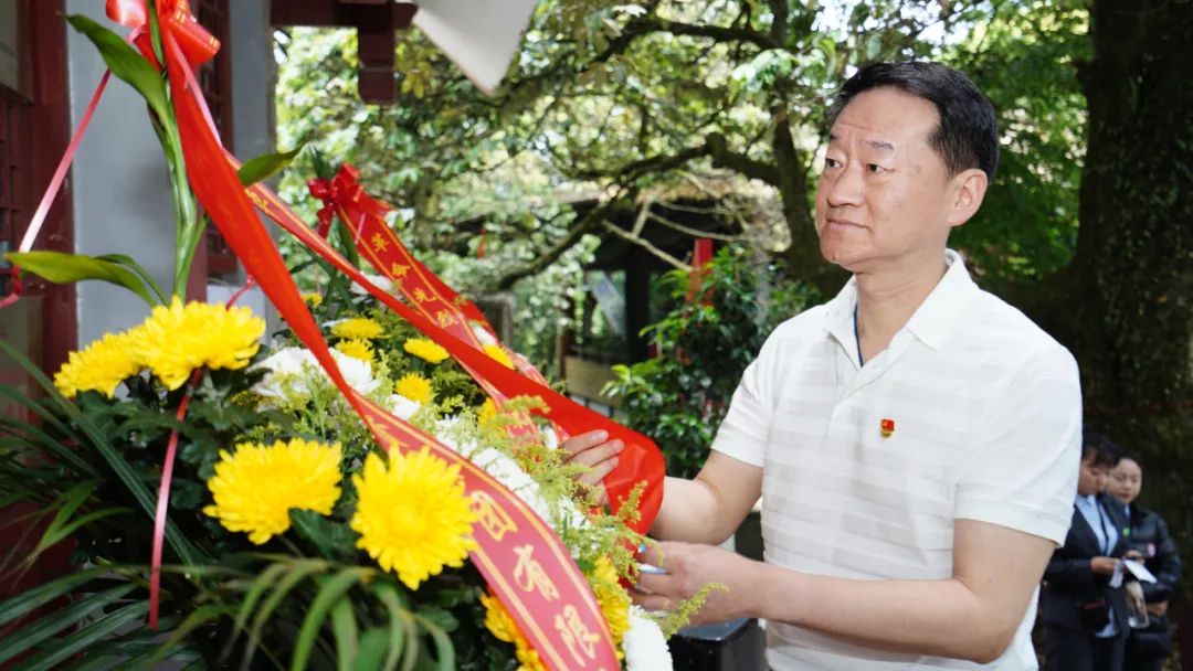 踏寻长征足迹 筑牢信仰之基——省尊龙凯时集团赴红军百丈关战争纪念馆开展主题教育现场教学 - 尊龙凯时