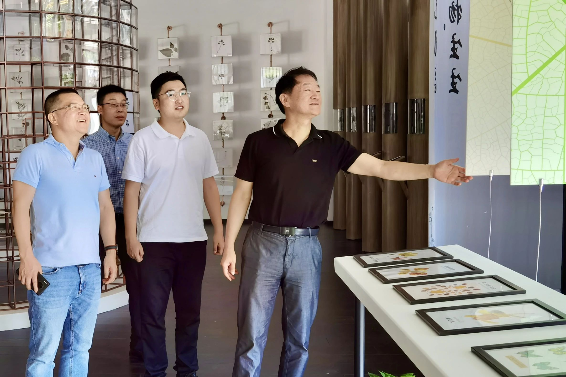 省尊龙凯时集团党委书记、董事长任丁率队赴巴中南充两地开展帮扶事情 - 尊龙凯时