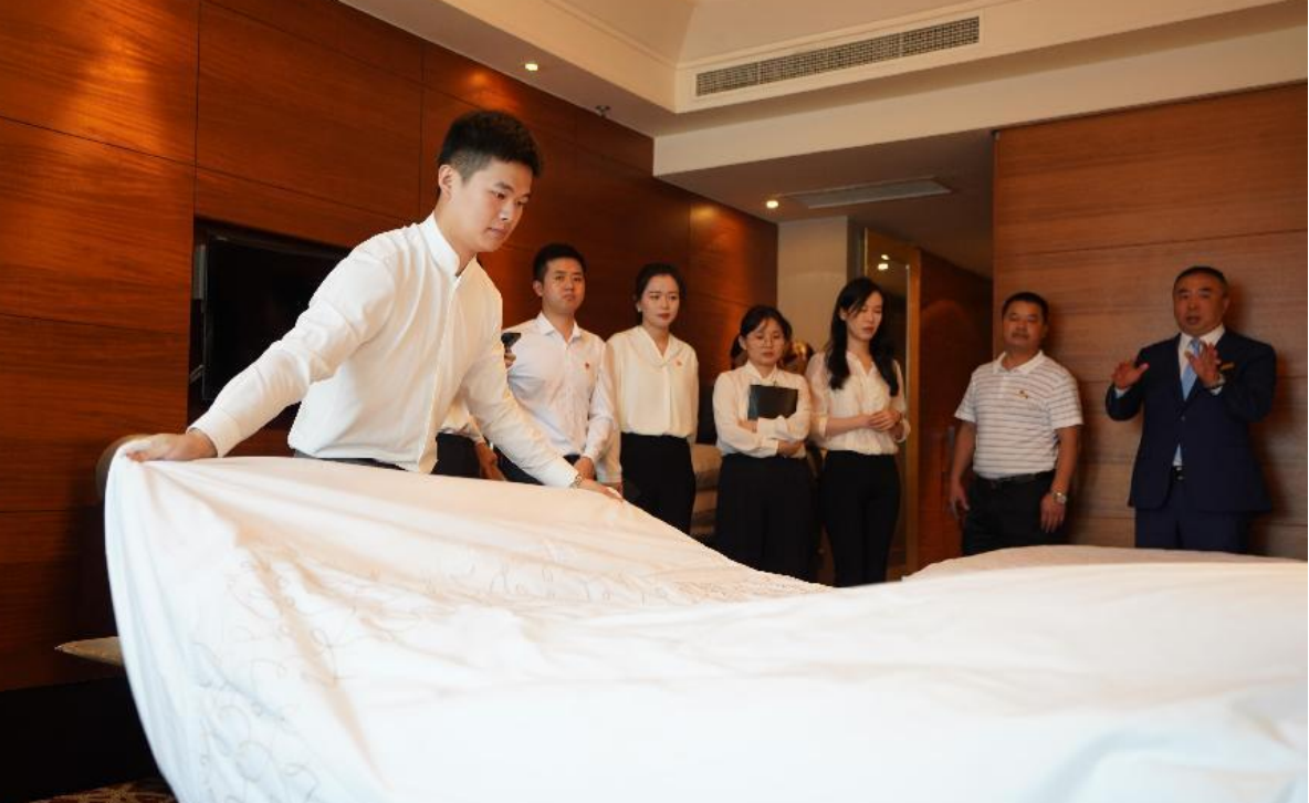 省尊龙凯时集团总部第一党支部与锦江宾馆客房部支部开展结对共建主题党日运动 - 尊龙凯时