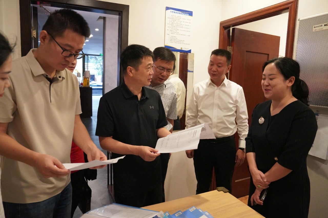 省尊龙凯时集团党委书记、董事长游勇端午节时代检查调研清静生产谋划事情并探望慰问坚守岗位的一线职工 - 尊龙凯时