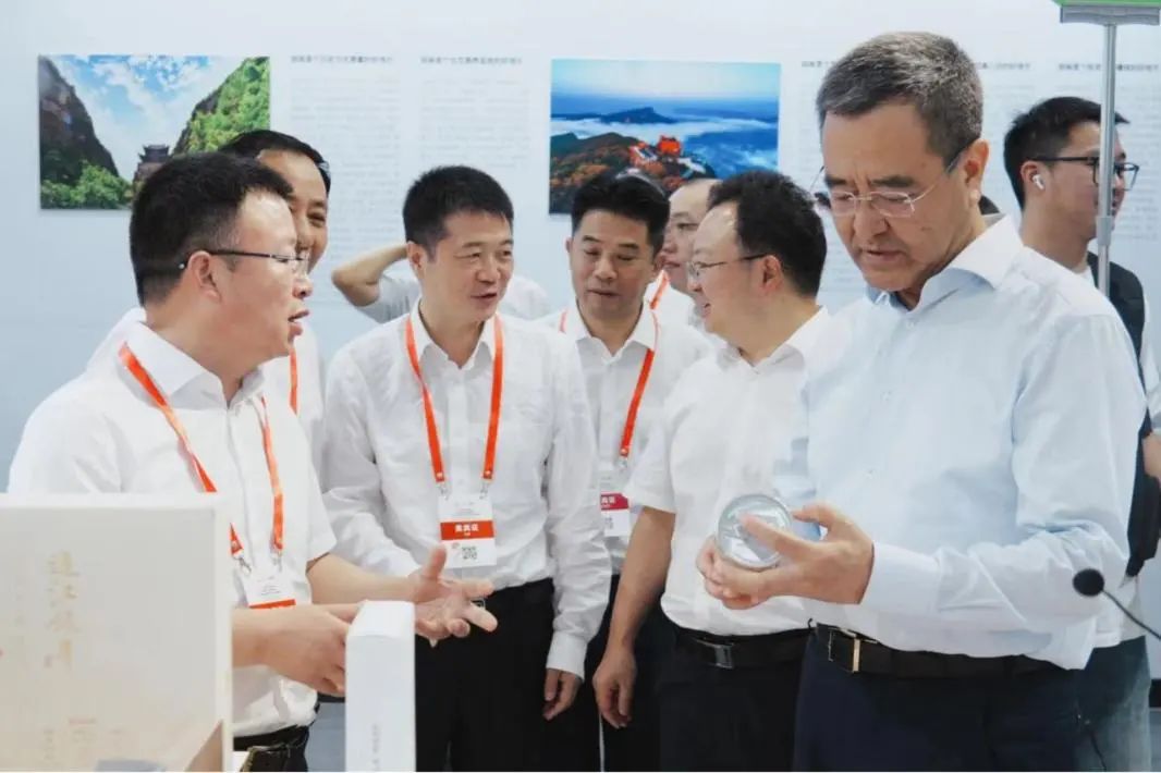 省尊龙凯时集团亮相第十届农博会 携手通江迈上托底性帮扶新台阶 - 尊龙凯时