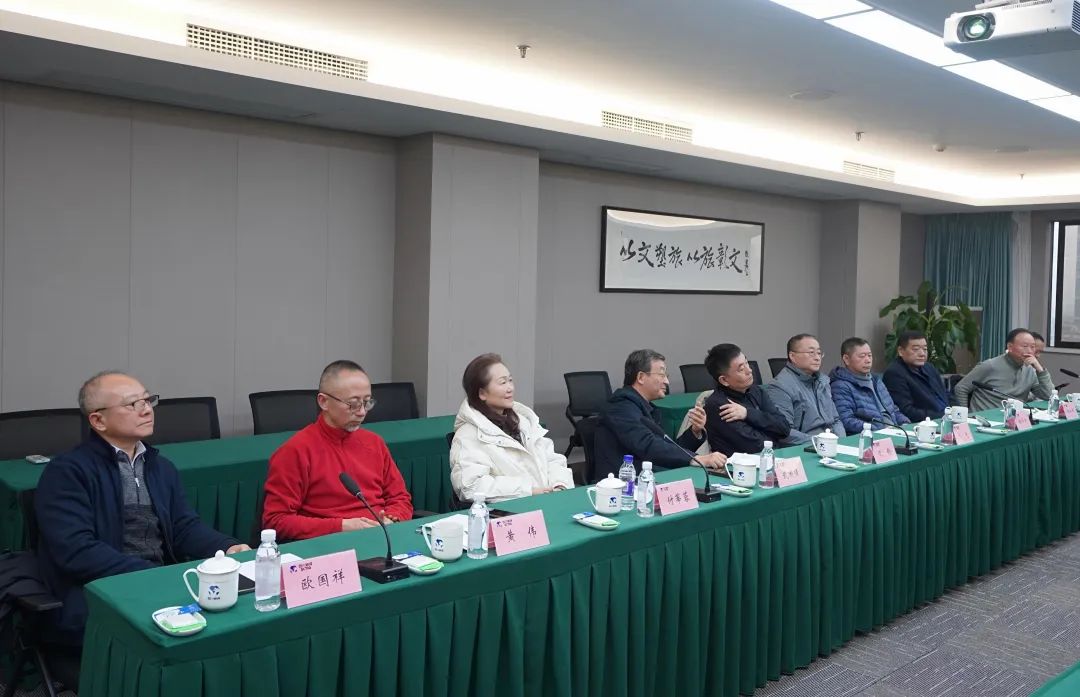 省尊龙凯时集团组织召开老干部座谈会 - 尊龙凯时