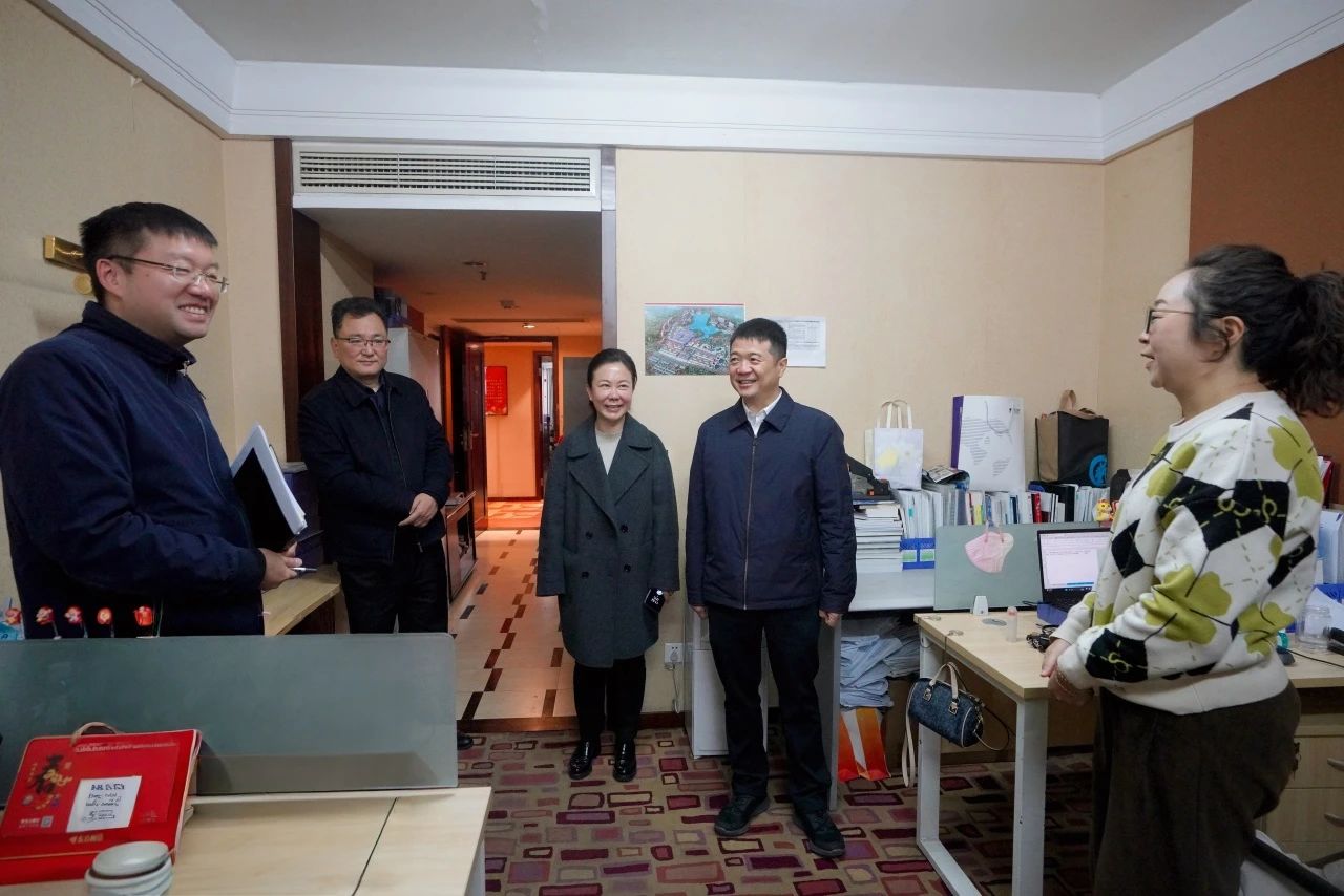 温暖启航，，，，共赴新篇！—— 省尊龙凯时集团向导走访慰问干部职工 - 尊龙凯时