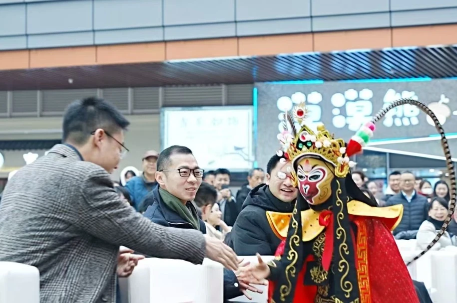 “金蛇迎新·蜀你最潮”2025新年集市运动盛大启幕 - 尊龙凯时