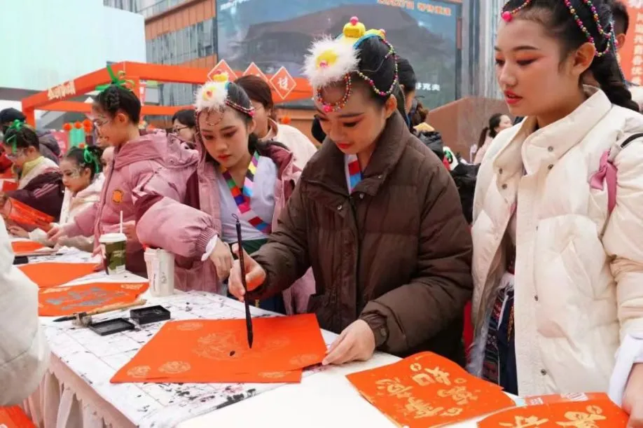“金蛇迎新·蜀你最潮”2025新年集市运动盛大启幕 - 尊龙凯时