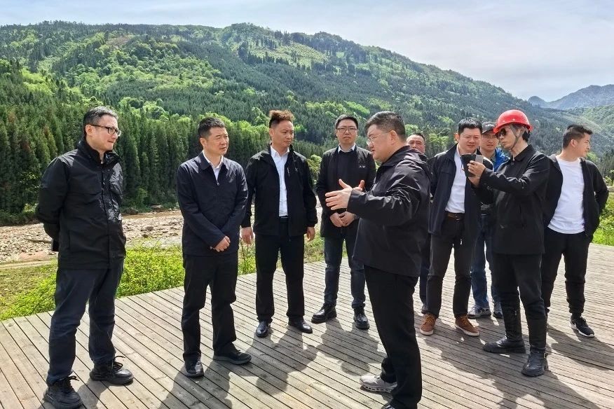 省尊龙凯时集团党委书记、董事长游勇率队到泸定桥和牛背山景区开展“五一”节前清静专项检查 - 尊龙凯时